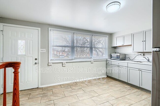 Building Photo - 431 Caledonia Ave