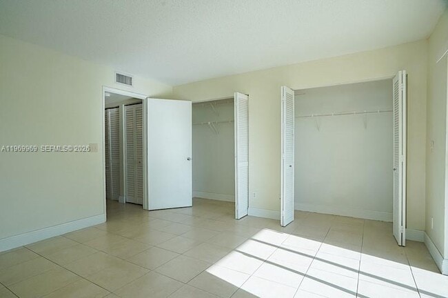 Building Photo - 1825 Meadows Cir W