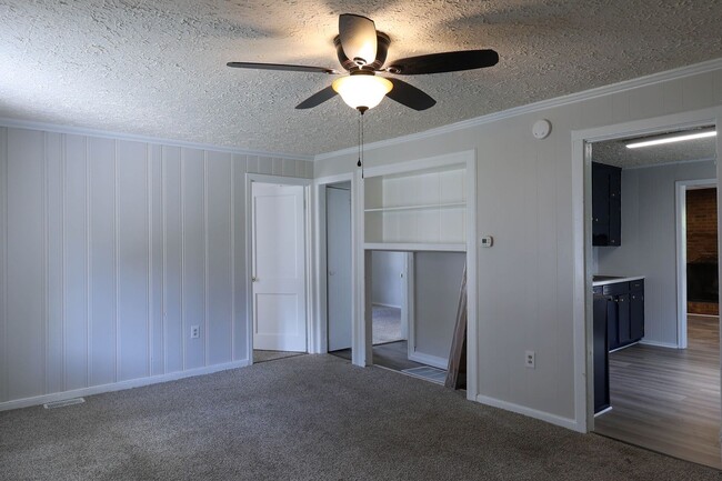 Building Photo - Charming 3 Bedroom Brick Home