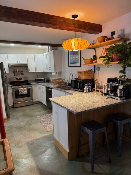 Building Photo - 361 S Winooski Ave