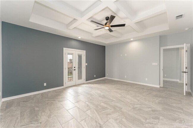 Building Photo - 38 Lago Delton