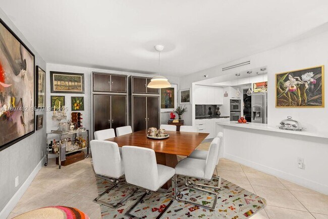 Building Photo - 2843 S Bayshore Dr