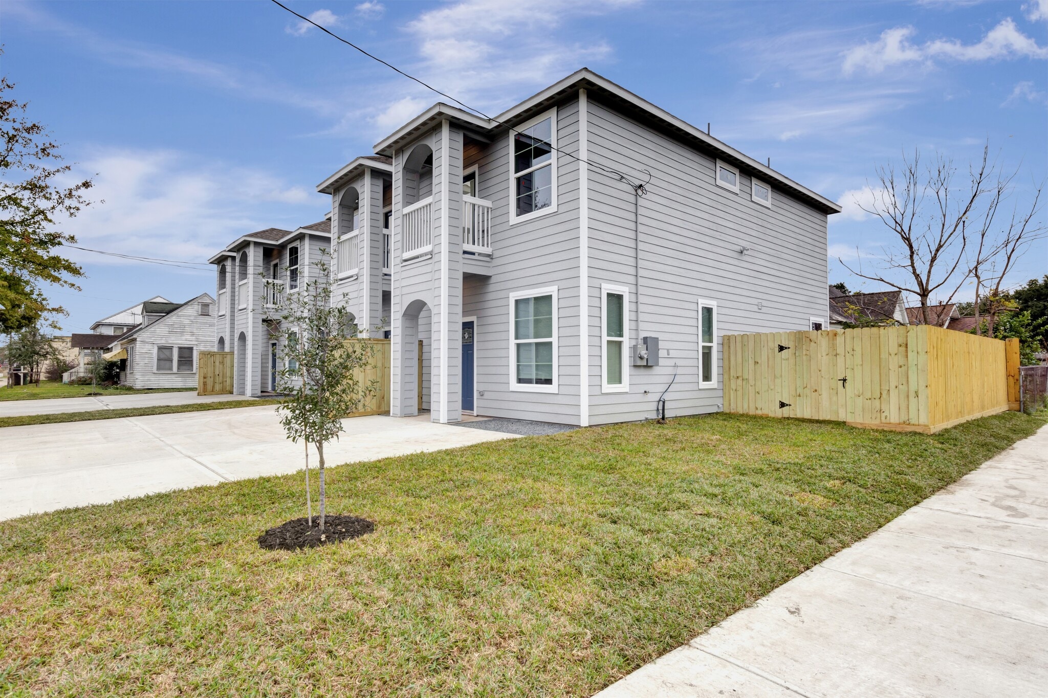 Building Photo - 21 Latham