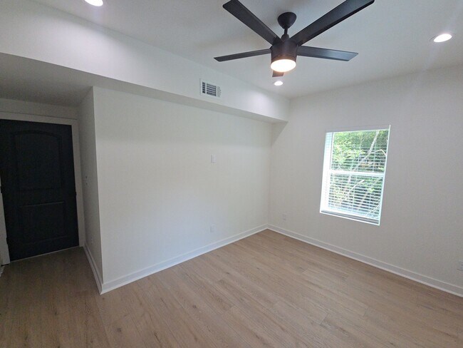 Building Photo - 8101 Venus St