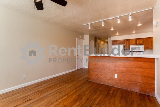 Building Photo - !!!$800.00 Move In Discount if rented by 0...