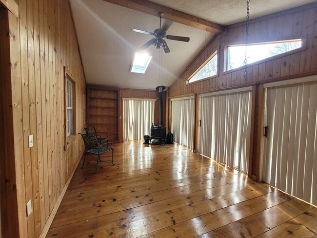 Building Photo - 9 Monroe Dr