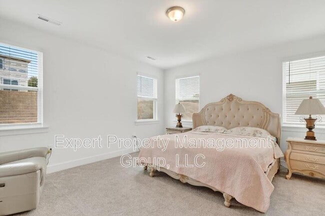 Building Photo - 163 Little Crk Dr