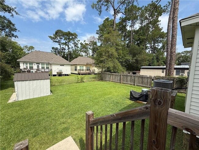 Building Photo - 57415 Oak Ave