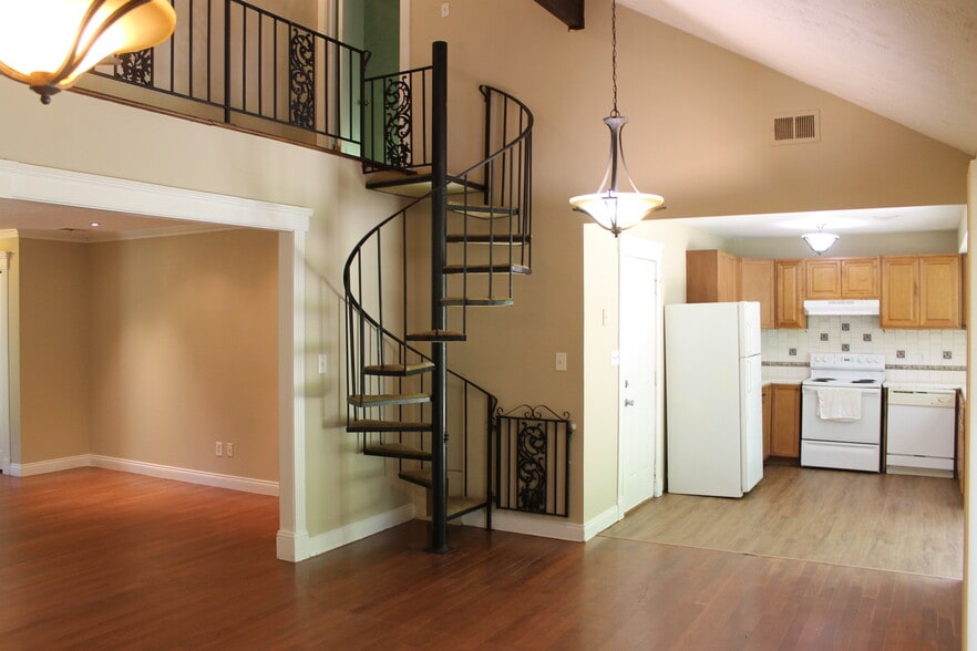 Building Photo - 3688 Idle Creek Dr