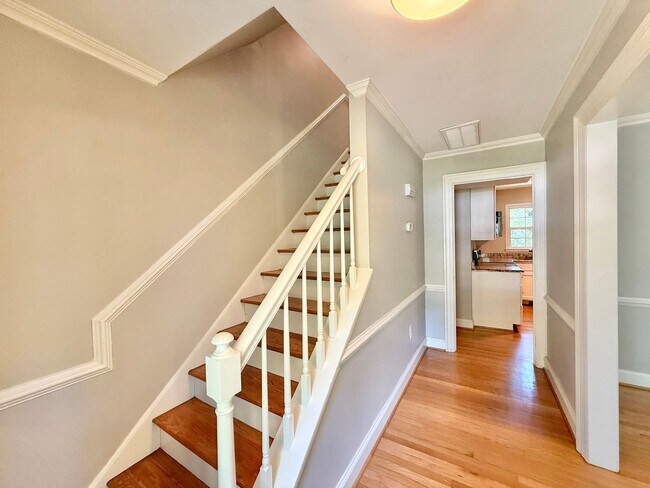Building Photo - **OFFERING REFUNDABLE APPLICATION FEES & $150 MOVE IN PROMOTION** Terrific 3BD, 1.5BA North Ralei...