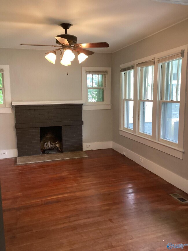 Building Photo - 2404 Whitesburg Dr