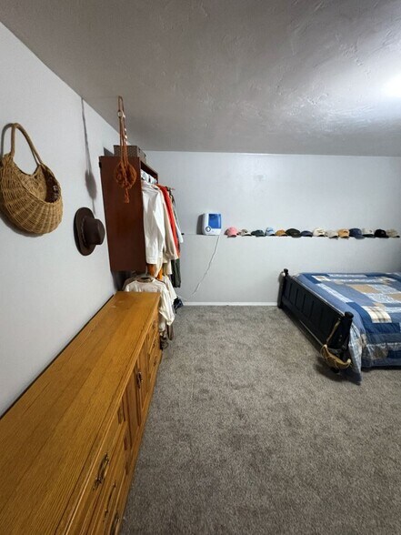 downstairs bed - 13501 Velp Ave