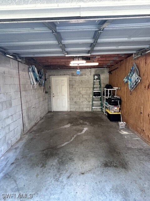 Building Photo - 9828 Luna Cir