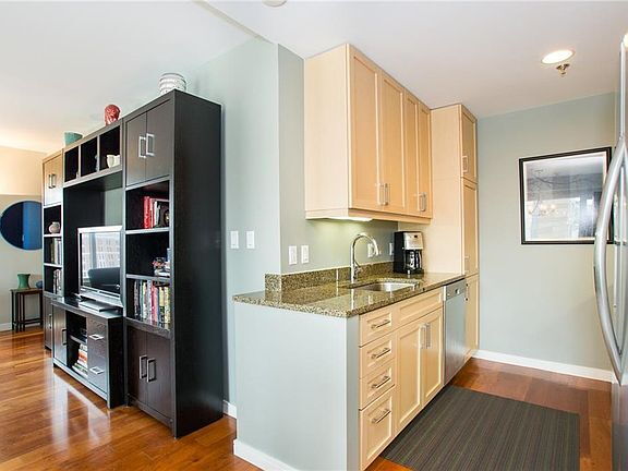 Building Photo - "Chic 1-Bedroom Urban Retreat with Granite...