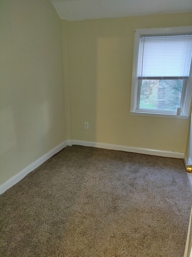 Building Photo - Charming 3 Bedroom/1.5 Bathroom Townhome in Cameron Village, MD!