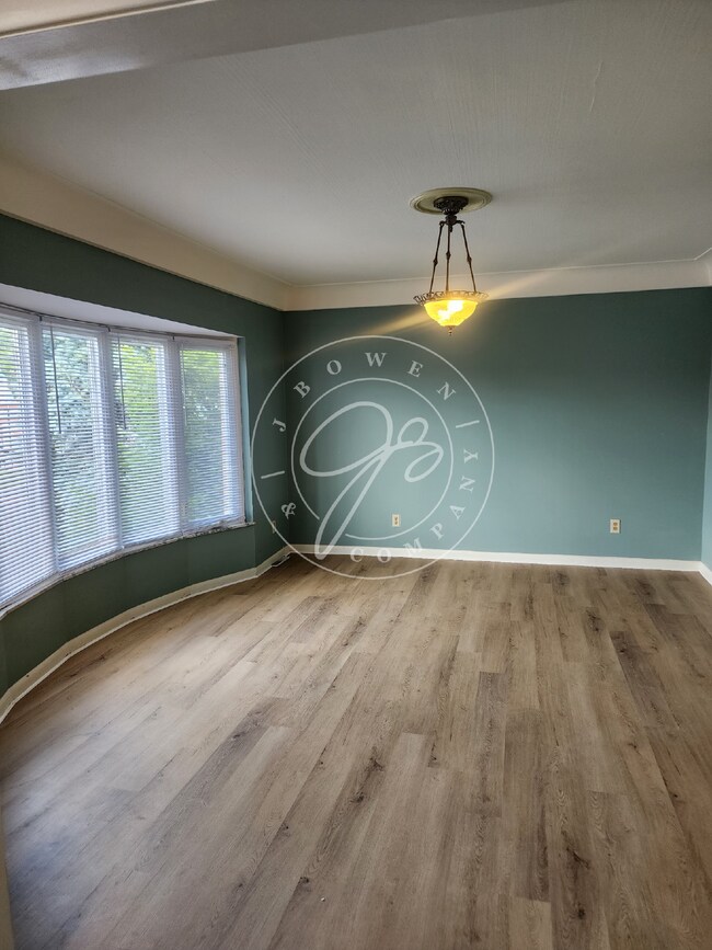 Building Photo - Charming 2-Bed, 2-Bath Condo with many upd...