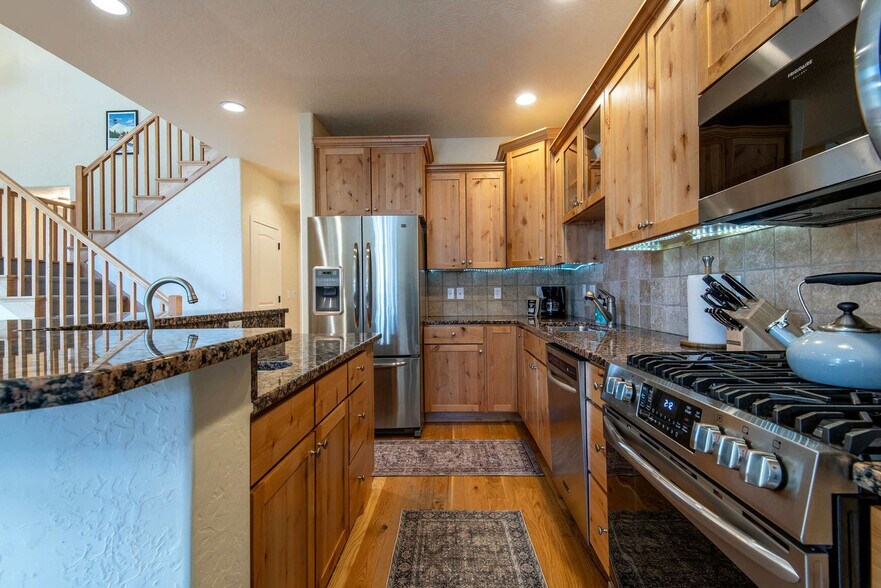 Building Photo - 129 Cobble Creek Ln