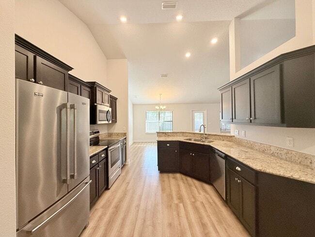 Building Photo - 4-Bedroom Craftsman Style Home - Winners Gait