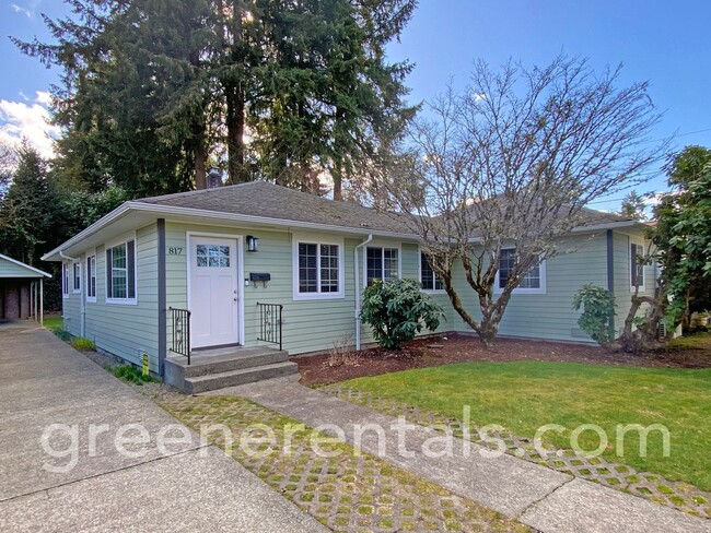 Building Photo - Beautifully Remodeled 2BD/1BA Duplex in Ol...