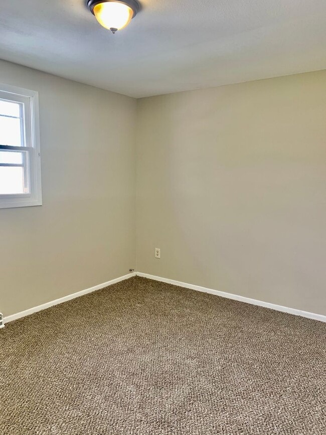 Building Photo - 8038 Evesborough Dr