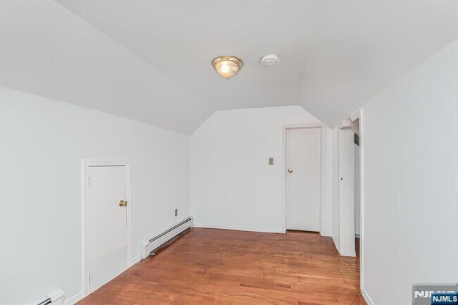 Building Photo - 57 Clinton Pl