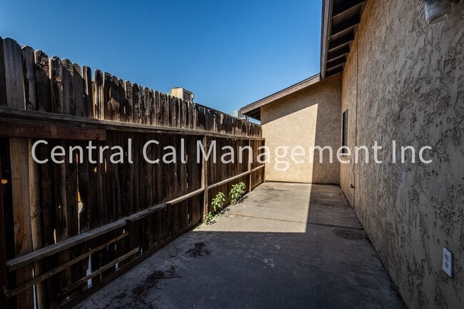 Building Photo - 6208 Stine Rd