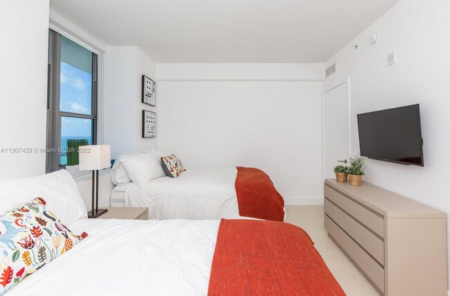 Building Photo - Season Rent at Hyde Beach 2/2