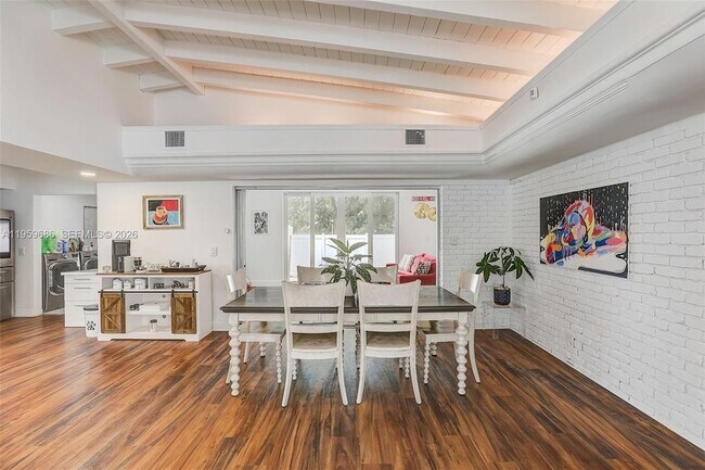 Building Photo - 14530 Garden Dr