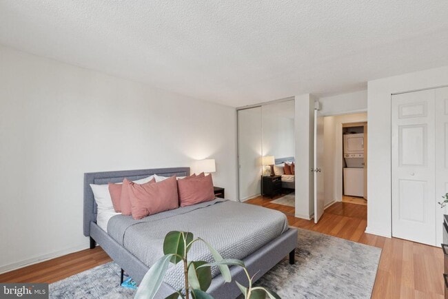 Building Photo - 1420 Locust St