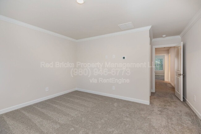 Building Photo - 4135 Smt Wds Dr