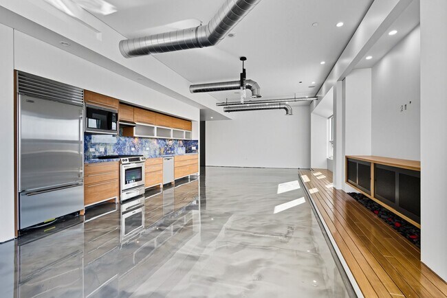 Building Photo - Newport Lofts 1813