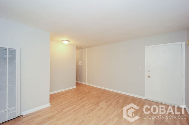 Building Photo - 905 Greenwood Ave NE