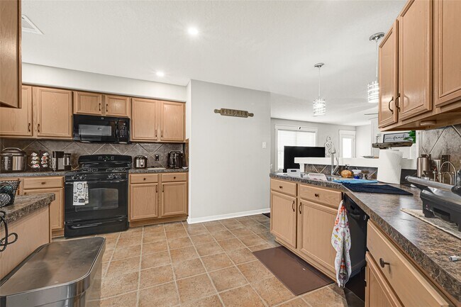 Building Photo - 9825 Hyacinth Way