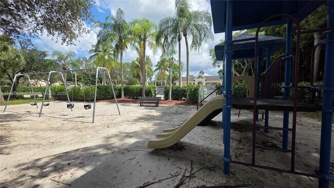 Building Photo - 8066 Sanibel Dr