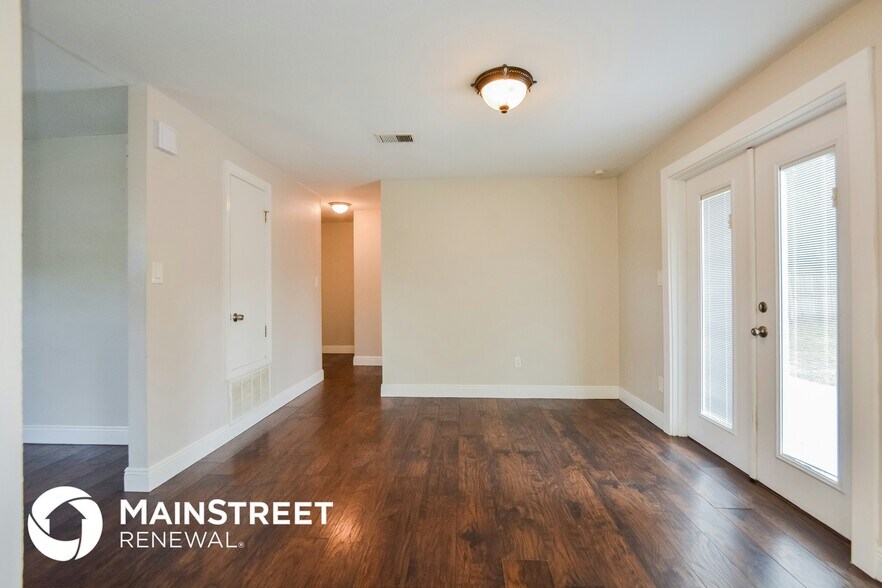 Building Photo - 106 Hughes Ave