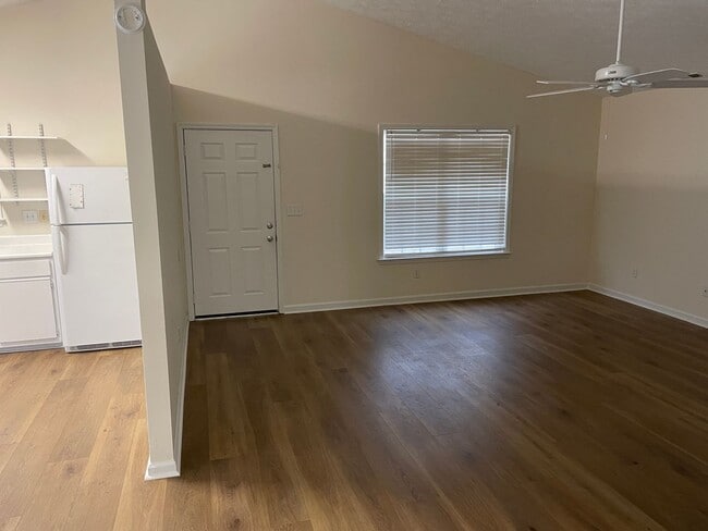 Building Photo - Masonboro Loop Rd | 3 Bedroom, 2 Bath