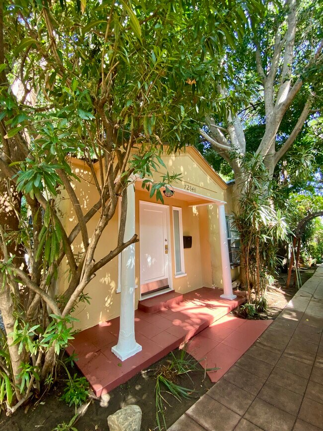 Front of Cottage - 7284 1/2 Fountain Ave