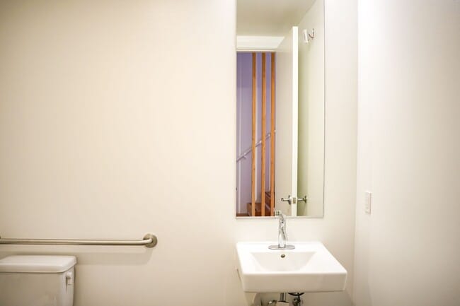 Building Photo - Modern Design Live/Work Townhouse in NW Portland!