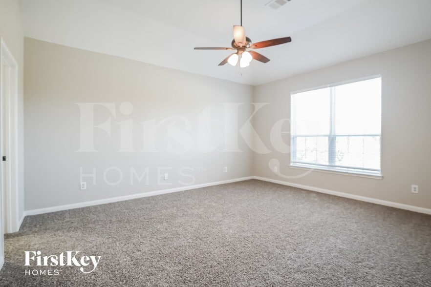 Building Photo - 710 Shady Meadow Ln