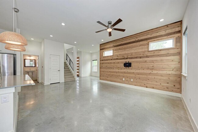 Building Photo - 1000 Taulbee Ln