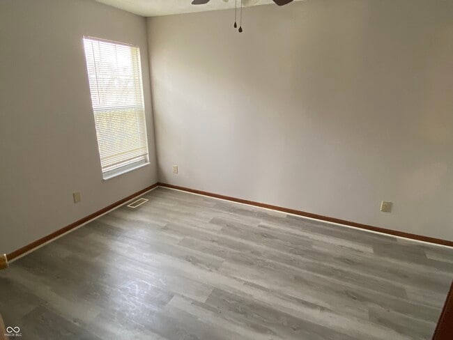 Building Photo - 5048 Shadow Pointe Dr