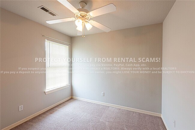 Building Photo - 245 Ravenwood Rd