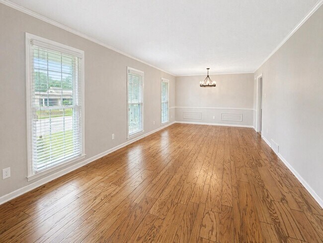 Building Photo - 2148 Riverdale Rd