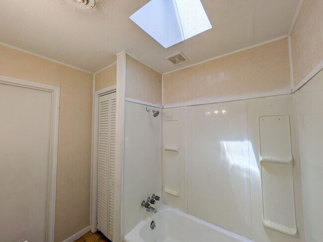 Building Photo - 770 Peyton Dr