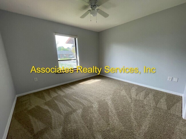 Building Photo - Nice 3 bedroom House! Great for families! ...