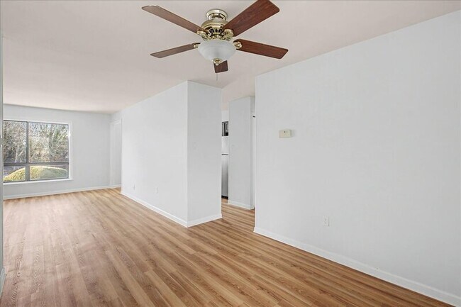 Building Photo - 66 Banner Ct