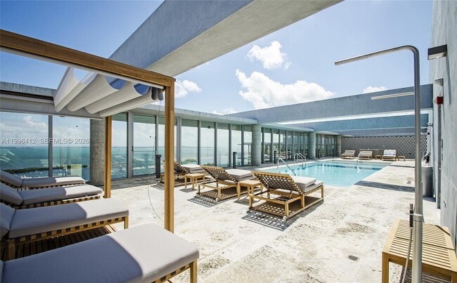 Building Photo - 2669 S Bayshore Dr