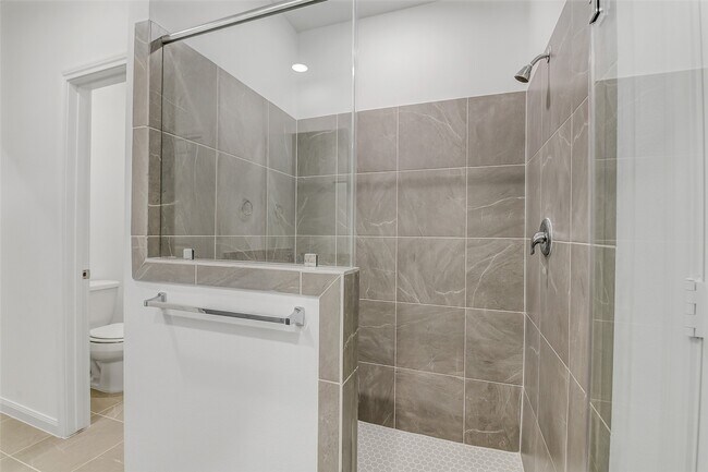 Building Photo - 11951 Pondwood Dr