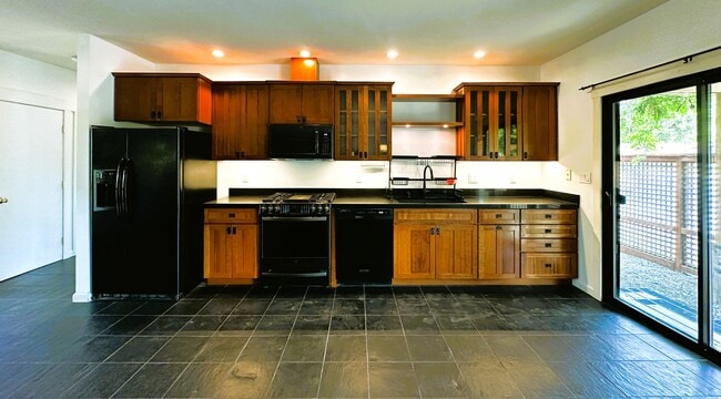 Building Photo - 907 Mustang Ct