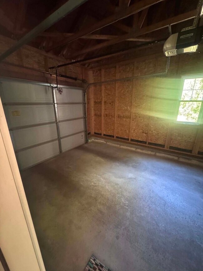 Building Photo - Brunswick Condo End Unit 2BR/1.5BA